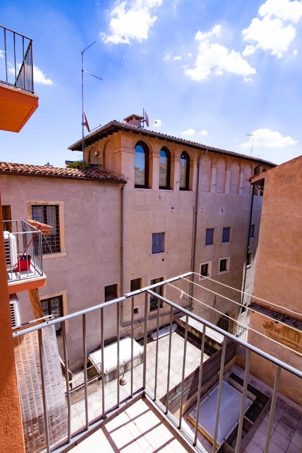 Appartement Relais Emilei à Vérone Extérieur photo
