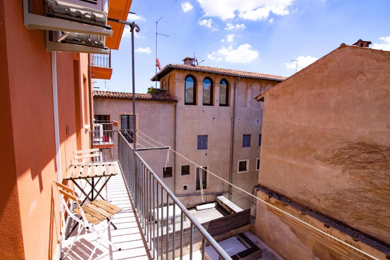 Appartement Relais Emilei à Vérone Extérieur photo